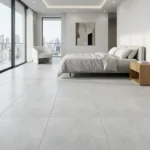 Piso Jasper Silver 30x30 cm instalado en habitación
